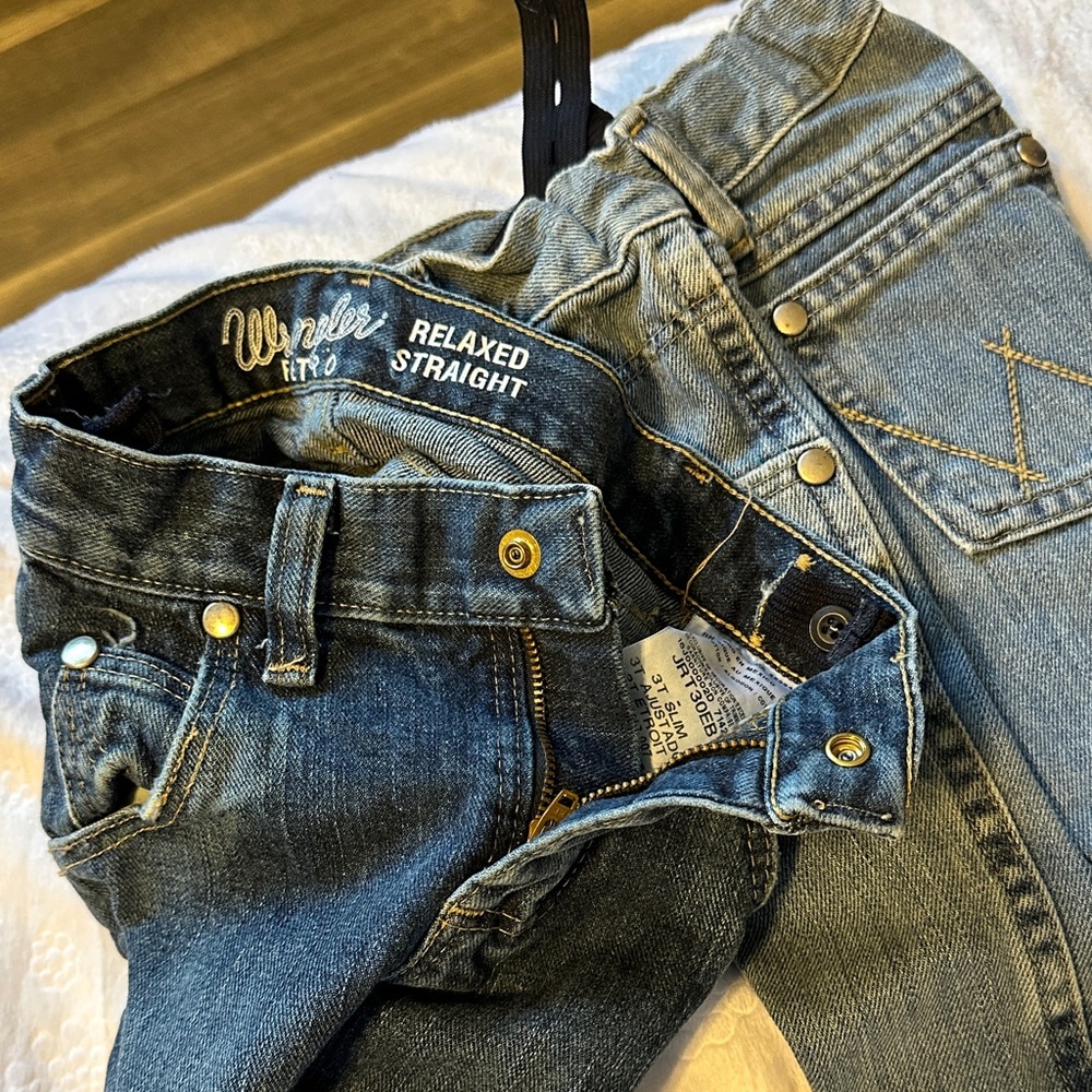 Wrangler Indigo Relaxed Straight Jeans